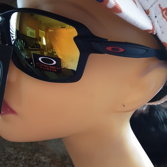 Sunglasses - Picture 2 of 3